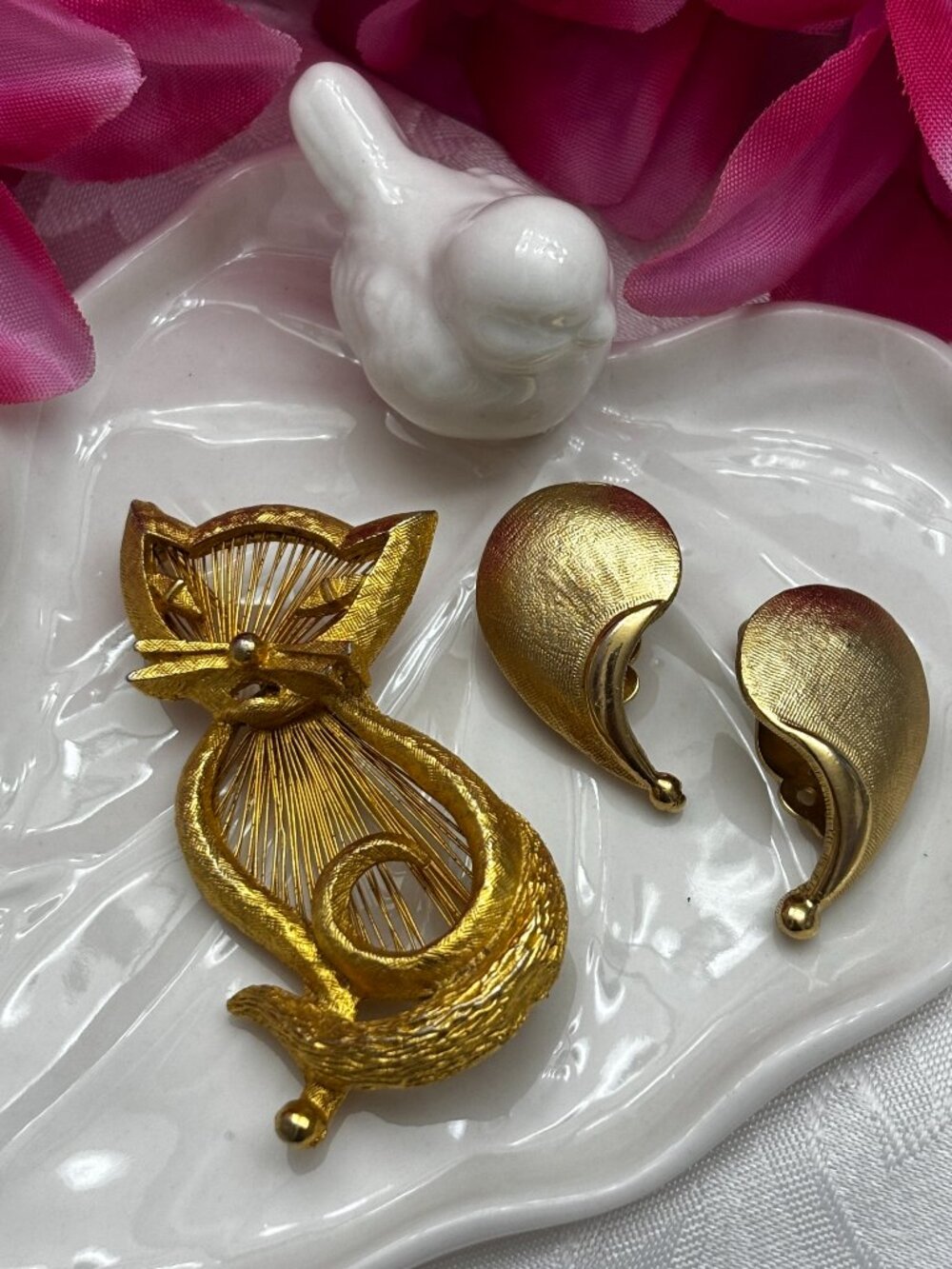 MONET CAT BROOCH & PAKULA CLIP EARRINGS SET